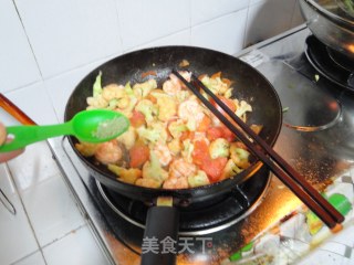 Stir-fried Shrimp Balls with Tomato and Cauliflower recipe