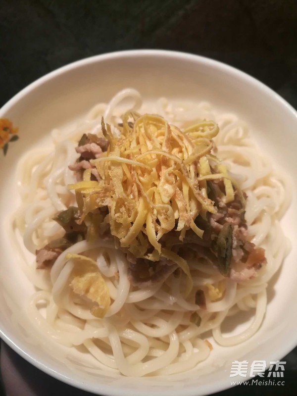 Spicy Mustard Pork Noodles recipe