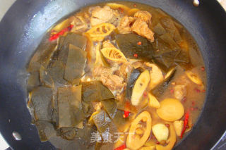 Fragrant Spicy--bamboo Shoots and Seaweed Braised Pork Ribs recipe