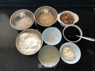 Soft European Buns with Wheat Germ and Red Dates recipe