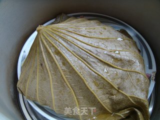 Steamed Pork Ribs with Lotus Leaf Powder recipe