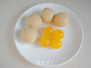 【cantonese-style Lotus Paste and Egg Yolk Moon Cakes】--- Favorite Moon Cakes recipe