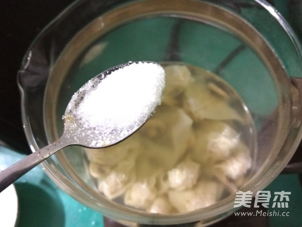 Mushroom Soup and Fresh Meat Wontons recipe