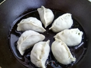 Fried Dumplings with Hericium and Leek Stuffing recipe