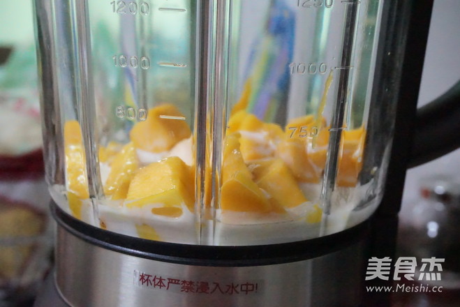 Mango Milkshake recipe