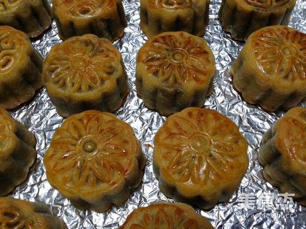 Red Bean Egg Yolk Mooncake recipe