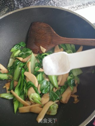 Stir-fried Rapeseed with Pleurotus Eryngii recipe