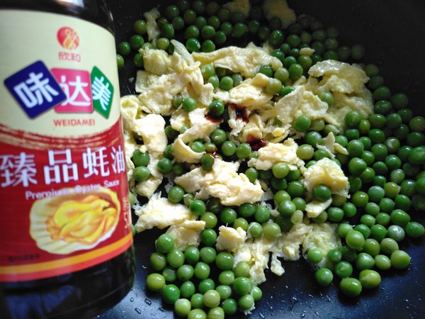 Scrambled Eggs with Peas recipe