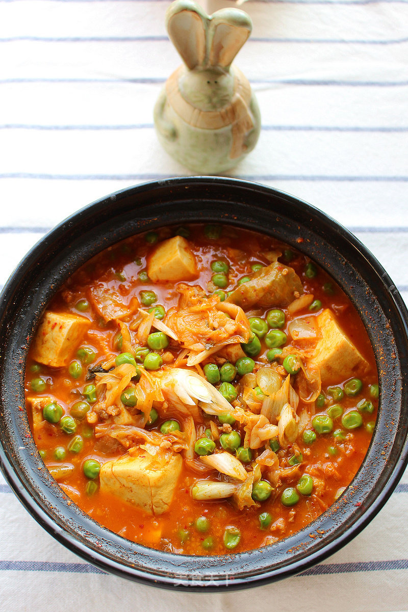 Korean Spicy Cabbage Tofu Pot-"seducing" Your Stomach in The Severe Cold Winter recipe