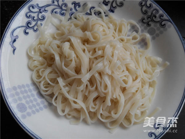 Fried Noodles with Hot Pepper and Egg recipe