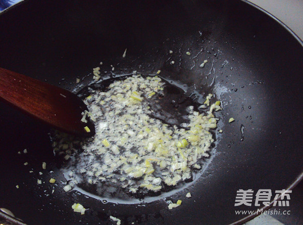 Fried Noodles with Cabbage and Pork recipe