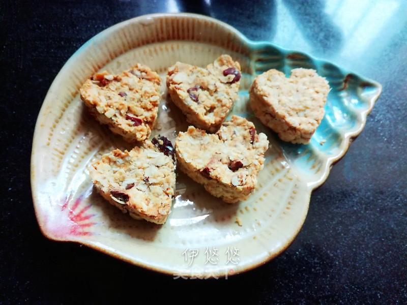 Heart-shaped Sugar-free Oatmeal Cookies