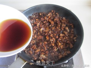 Spinach Noodles with Mushroom Meat Sauce recipe