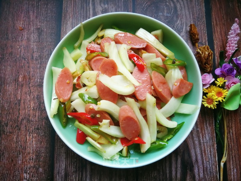 Stir-fried Ham Sausage with Fennel Balls recipe