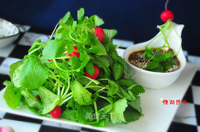 A Refreshing Cold Dish in Spring-orange Juice Radish Sprouts
