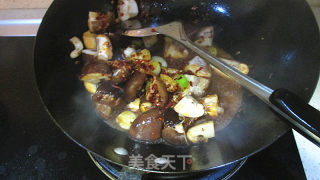 Autumn Spicy Fragrant Spicy Pork Ribs with Mushrooms recipe