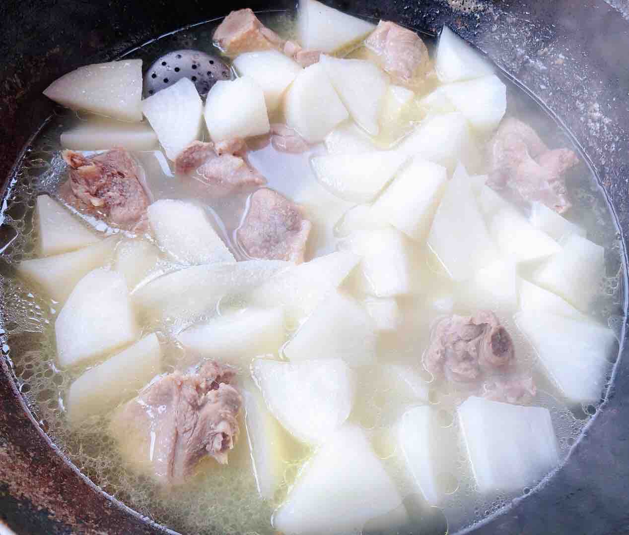 Duck Leg Stewed with White Radish recipe