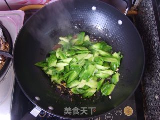 Stir-fried Bitter Gourd with Dace in Black Bean Sauce recipe