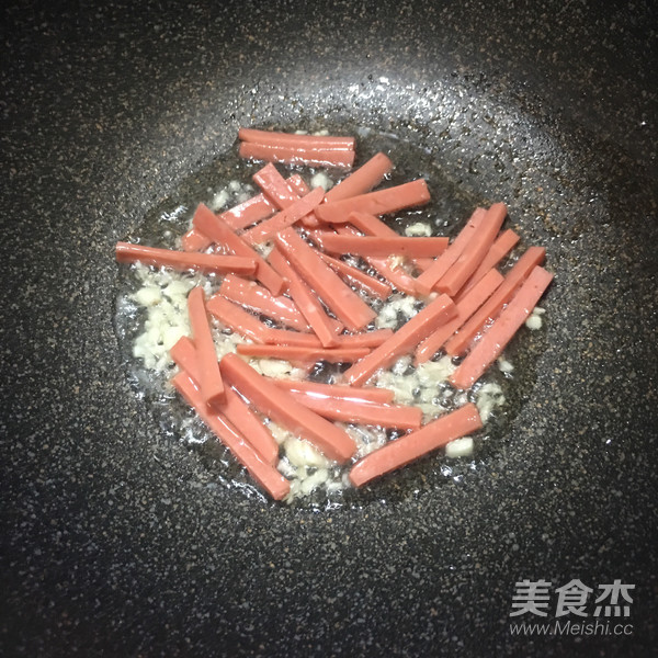 Stir-fried Hor Fun with Ham recipe