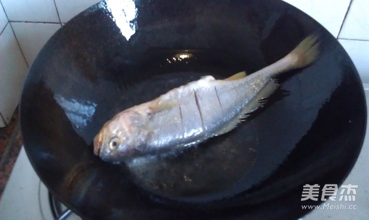 Pan Fried Yellow Croaker recipe