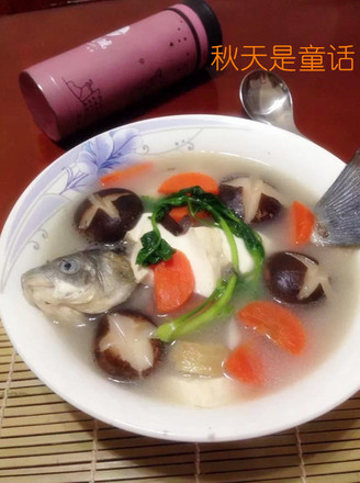 Mushroom, Tofu and Crucian Carp Soup recipe