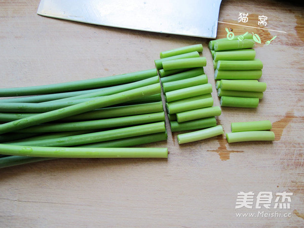 Grilled Rice Eel with Garlic Sprouts recipe