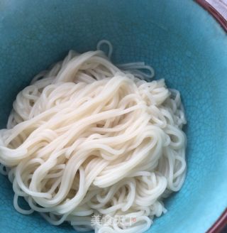 "lazy Meal" Sour and Spicy Noodle Soup with Seasonal Vegetables and Pork recipe