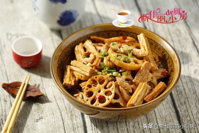 Stir-fried Pork with Spicy Beancurd and Lotus Root recipe