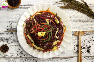 Stir-fried Purple Rice Ribs with Three Silk Rice Noodles recipe