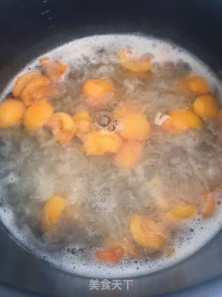 Loquat and Tremella Soup recipe
