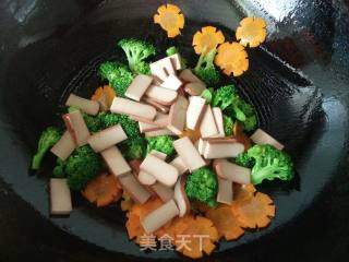 Scrambled Eggs with Broccoli and Carrots recipe