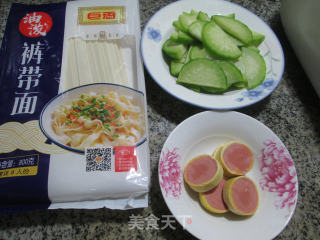 Pork Sausage and Green Radish Belt Noodles recipe