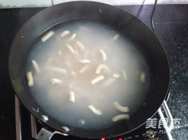 Stir-fried Hollow Noodles with Pork Sauce recipe