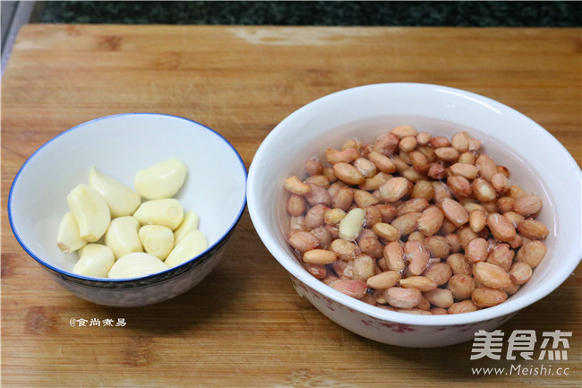 Peanut Pot Pork Knuckles recipe