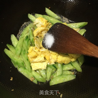 Scrambled Eggs with Cucumber recipe