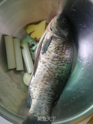 Steamed Crucian Carp (spicy Sauce Version) recipe