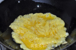 Scrambled Eggs with Chives and Cordyceps recipe