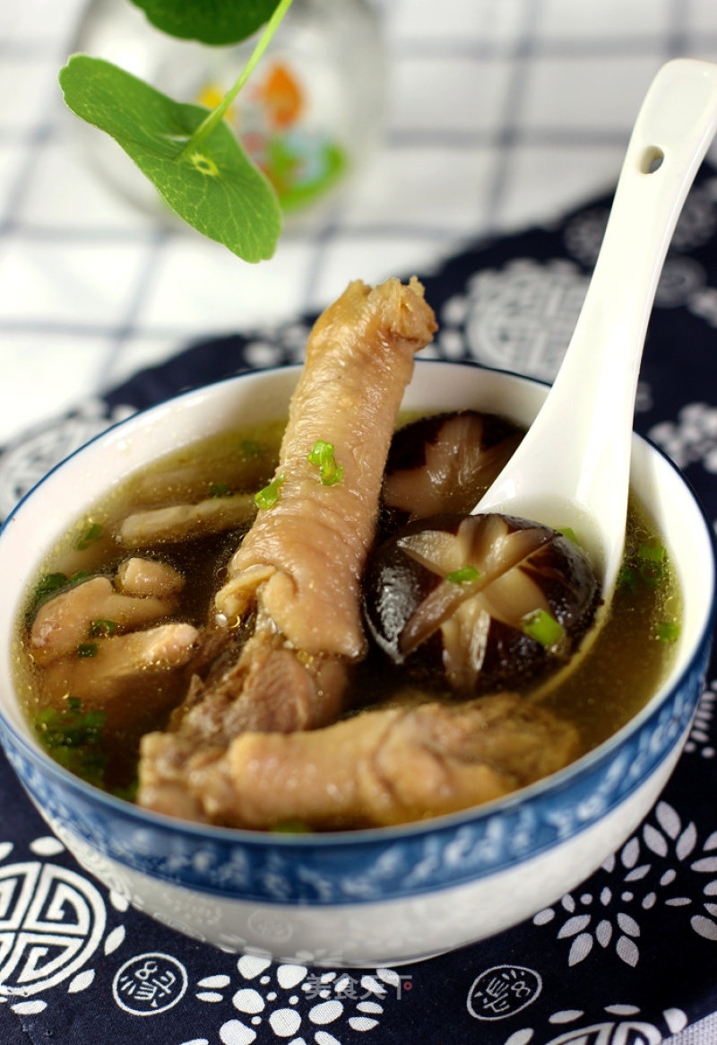 [chicken Soup with A Fresh Recipe] Stewed Chicken with Dried Radish and Mushrooms recipe