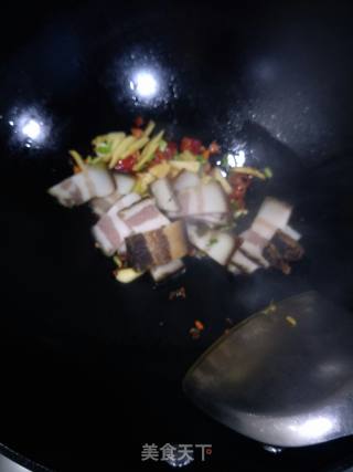 Stir-fried Winter Bamboo Shoots with Chopped Pepper and Bacon recipe