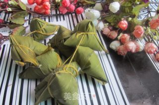 Dragon Boat Festival on The Fifth Day of May ------ Learn to Make Glutinous Rice and Red Bean Dumplings recipe