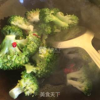 Fried Sausage with Broccoli recipe