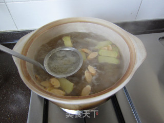 Astragalus, Jujube and Chicken Feet in Pot recipe