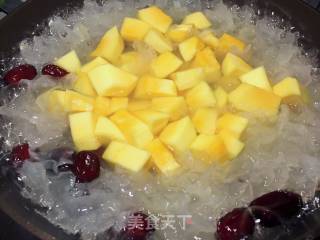 Green Papaya, Tremella, Red Dates, Wolfberry Soup-breast Enlargement recipe