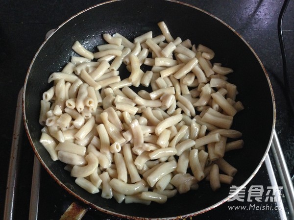 Stir-fried Hollow Noodles with Pork Sauce recipe