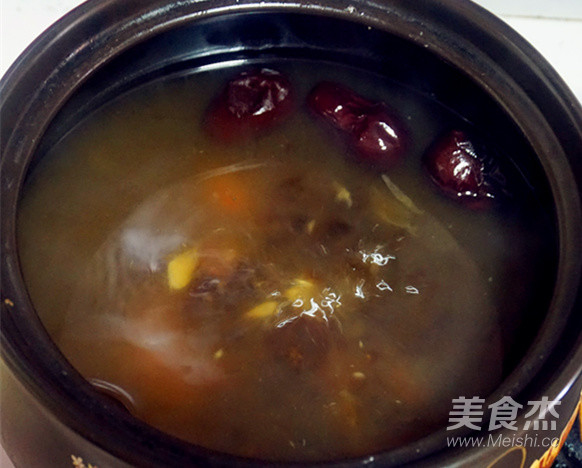 Peach Gum Lily and Red Date Soup recipe