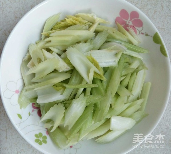 Fungus, Celery and Almond Mix recipe