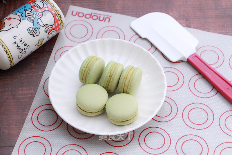 Custard Macarons