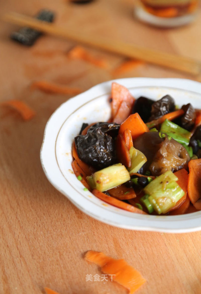Simple Stir-fried Leftovers-carrots and Black Fungus recipe