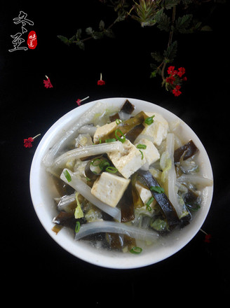 Stewed Tofu with Cabbage and Seaweed