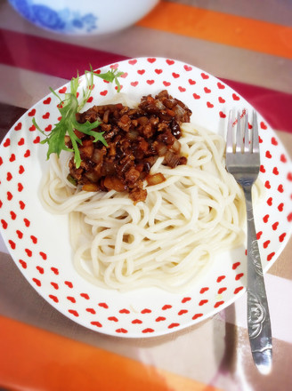 Braised Noodles with Mushroom Meat Sauce recipe